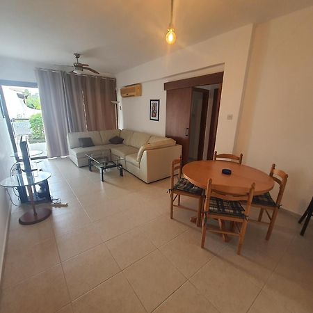 Nice Holiday Apartment Paphos Buitenkant foto